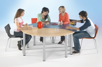 Halbrundwellentisch mit Vollkerntischplatte