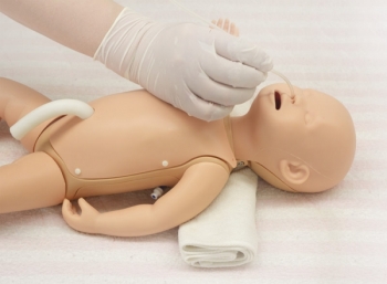 Neugeborenen Pflege- und Notfallpuppe