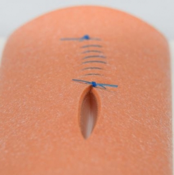 3-lagiges RealSuture Nahtpad ohne Gefäße hellhäutig