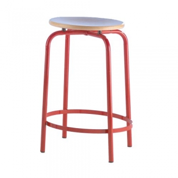 Hocker mit Fußrasten