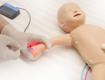 Erweiterte Neugeborenen Pflege- und Notfallpuppe Plus II