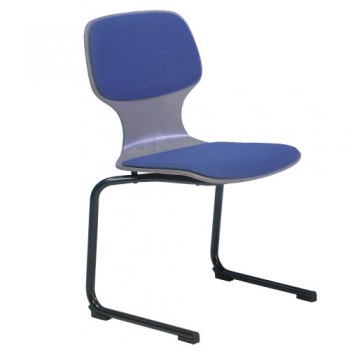 Freischwinger Kufenstuhl mit Polster und Rundrohrgestell