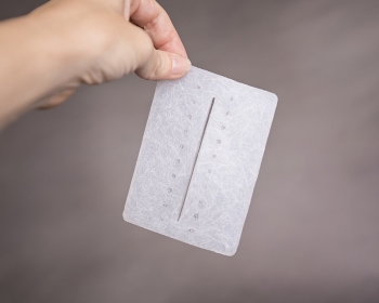 Durchscheinendes Nahtpad mit Einschnitt