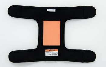 Große Armhalterung mit Hautriss, hellhäutig