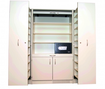 Medikamentenschrank mit Apothekerauszügen