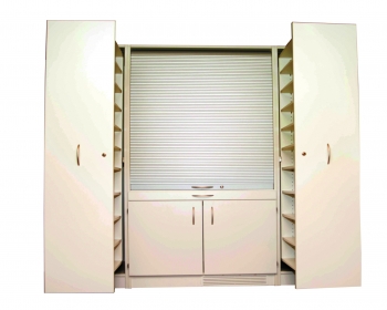 Medikamentenschrank mit Apothekerauszügen
