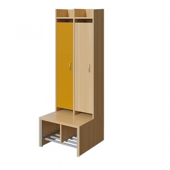Spindgarderobe, hohe Tür