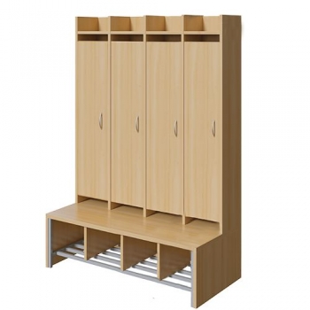 Spindgarderobe, hohe Tür