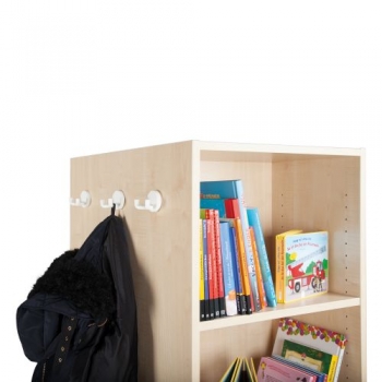 Bücherturm mit offenen Fächern
