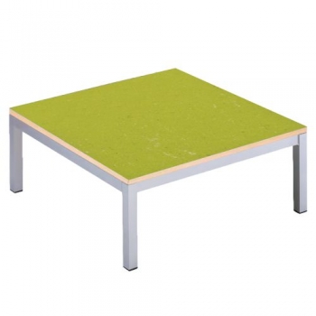 Riesenpodest mit Stahlgestell und Linoleum-Deckplatte