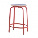 Hocker mit Fußrasten