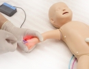 Erweiterte Neugeborenen Pflege- und Notfallpuppe Plus II