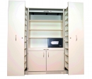 Medikamentenschrank mit Apothekerauszügen