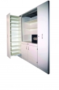Medikamentenschrank mit Apothekerauszügen