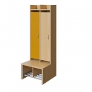 Spindgarderobe, hohe Tür