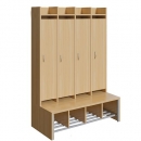Spindgarderobe, hohe Tür